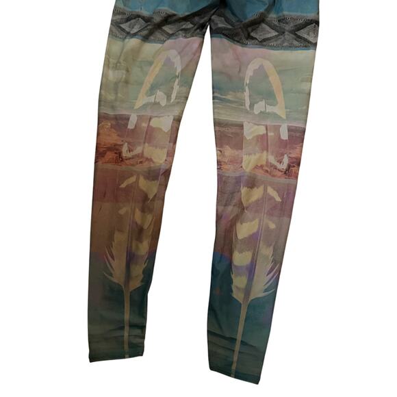 EUC Teeki feather pastel leggings yoga activewear sz S - Picture 6 of 7